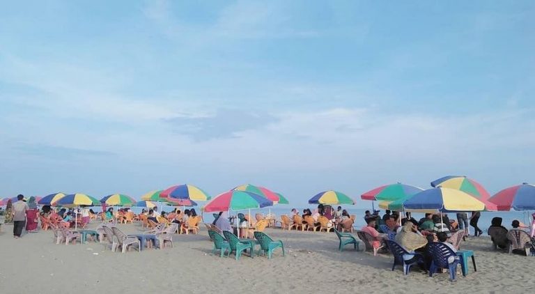 Pantai Jangka Bireun Mulai Dipadati Wisatawan