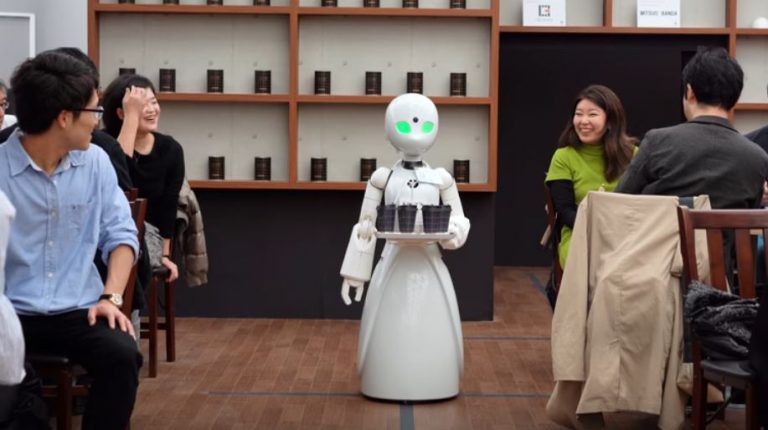 Industri Perhotelan Dunia Melirik Robot Pengganti Pramusaji, Bagaimana Dengan Indonesia?