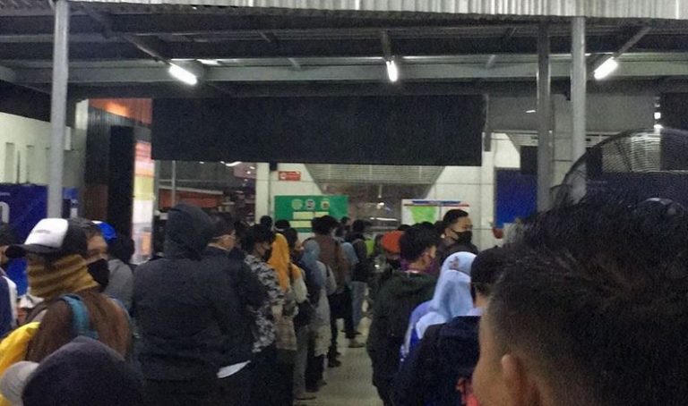 Stasiun Mulai Dipadati Penumpang,Ojol Normal Kembali