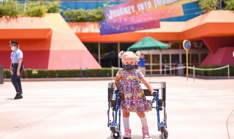 Tak Pakai Masker Dilarang Masuk “Magic Kingdom Park”