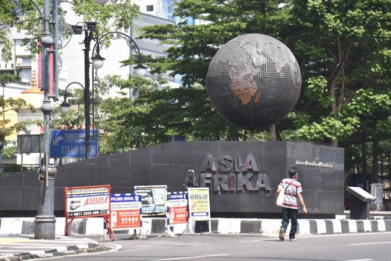 Hari Pertama Penutupan Jalan, Asia-Afrika Masih Ramai