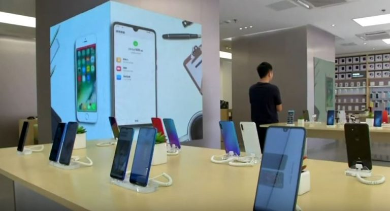 Pendapatan Huawei Terus Merosot Seiring Tekanan Amerika