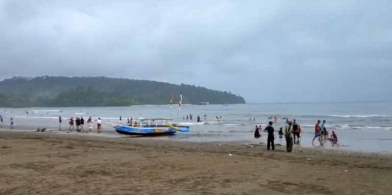 Video: Pantai Pangandaran tetap Ramai Wisatawan Setelah Gempa