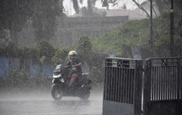 Puncak Masih akan Diguyur Hujan Lebat, Waspadai Sumedang dan Subang