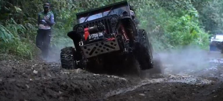 Kepiawaian Jenderal Putranto Dalam Uji Coba Hybrid Jeep di Cikole