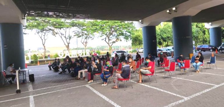 Stasiun Gambir Mulai Dipadati Calon Penumpang Yang Ingin Rapid Tes Antigen