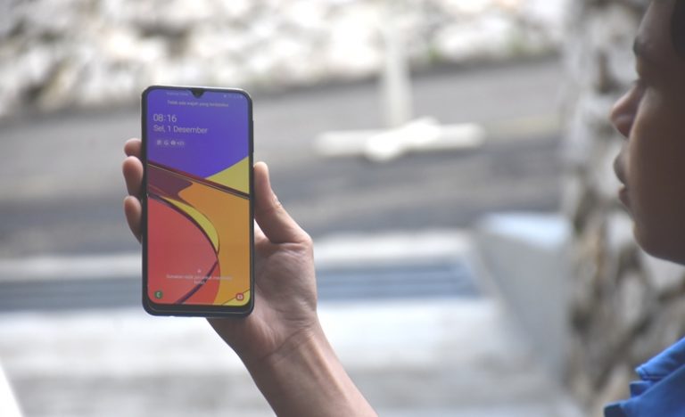 HP Panas? Awas Ada Yang Lagi Nyadap