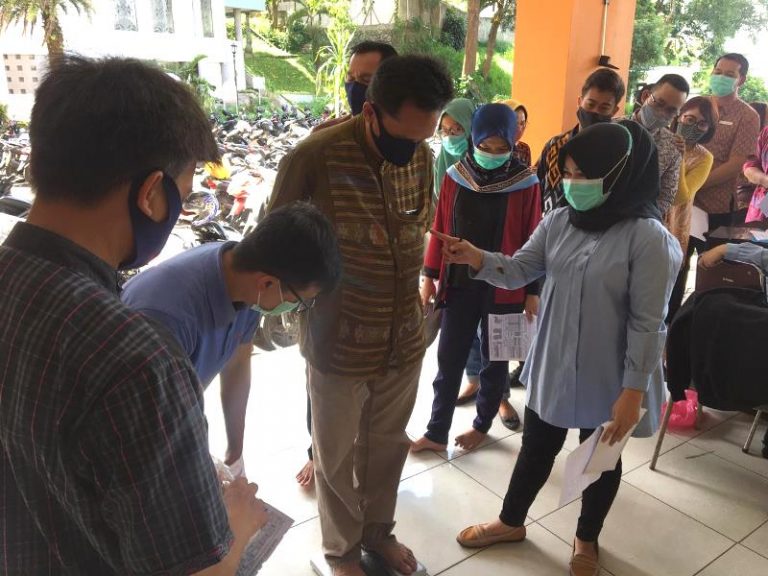 Karyawan Sari Ater Ikuti Kegiatan BMI, Upaya Menjaga Kesehatan