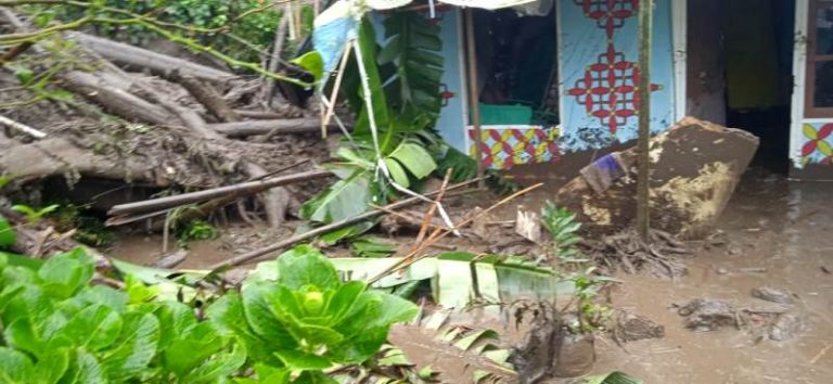Rumah Karyawan Diterjang Banjir, Agrowisata Gunung Mas Tutup Sementara