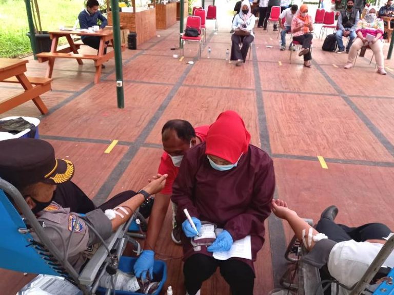 Donor Darah PT Sari Ater Terapkan Prokes, Berhasil Kumpulkan 60 Labuh Darah