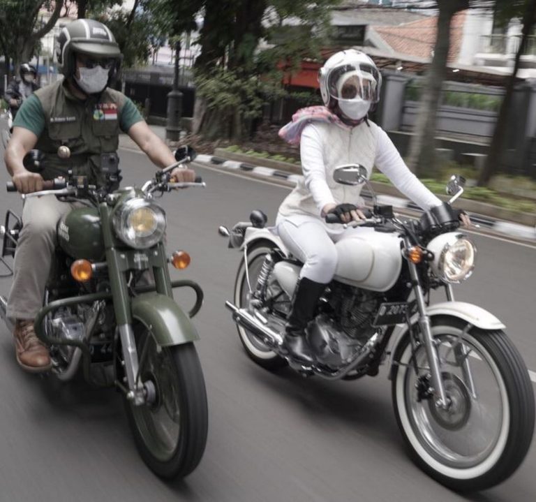 Tanda Cinta Kasih, Ridwan Kamil Berikan Hadiah Motor Custom Untuk Atalia