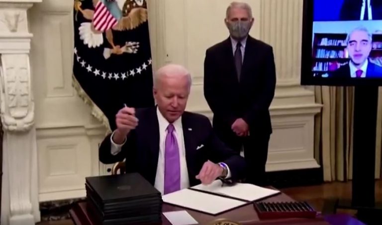 Baru Menjabat Joe Biden Langsung Perintahkan Wisatawan Dikarantina