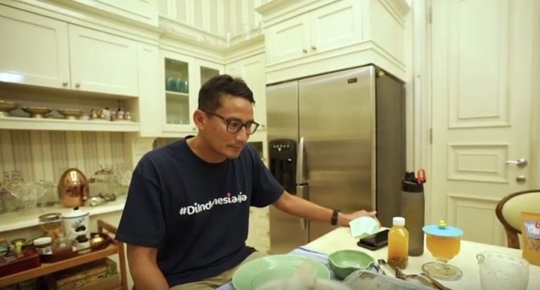 Ditinggal Istri Liburan, Sandiaga Uno Pilih Staycation di Liburan Tahun Baru