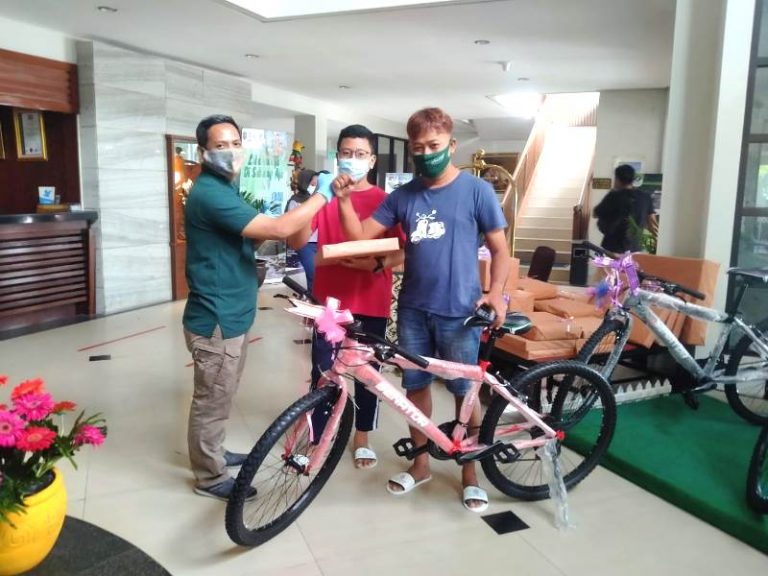 Tak Ada Pesta Akhir Tahun, Sari Ater Tetap Bagi-bagi Hadiah