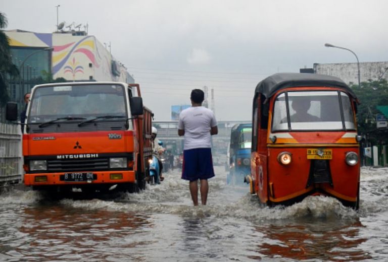 Diterjang Banjir, Stasiun Senin dan Gambir Batalkan Pemberangkatan Kereta Jarak Jauh