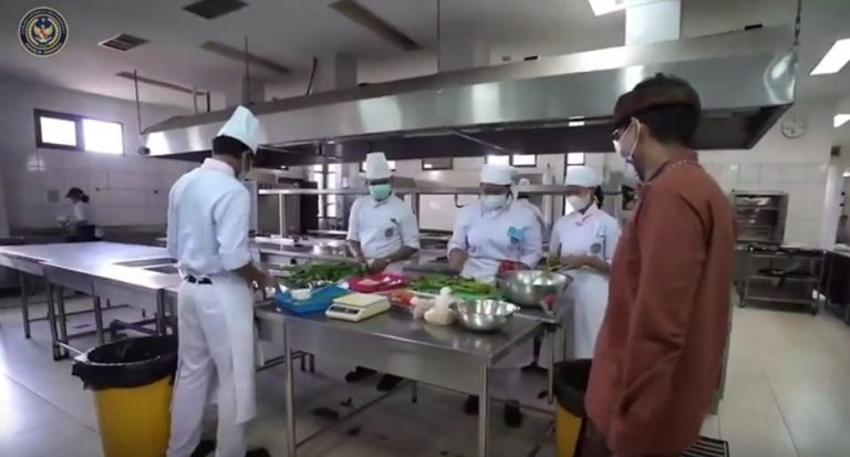Kunjungi Praktek Memasak, Sandiaga Uno Tanya Keinginan Mahasiswa