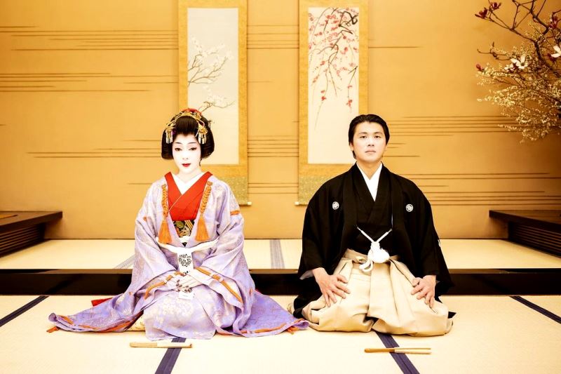 Syahrini Menjadi "Gadis" Jepang di Perayaan Dua Tahun Pernikahan