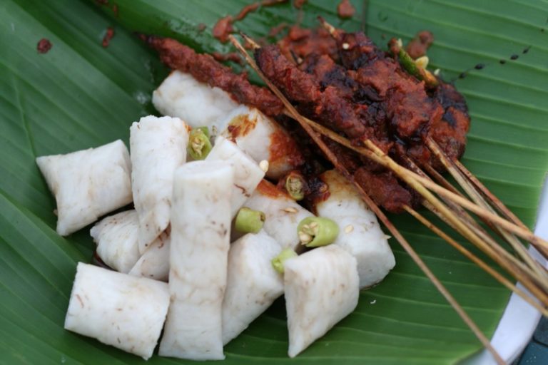 10 Rekomendasi Tempat Makan Kuliner Khas Lombok yang Lazis Mantap