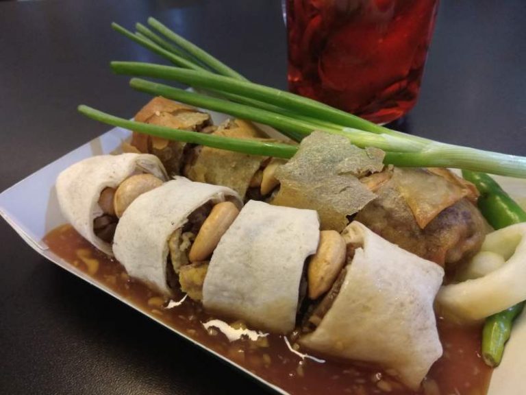 10 Rekomendasi Tempat Makan Kuliner Khas Semarang yang Wajib Dikunjungi
