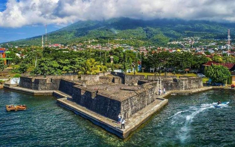 Menjelajahi 10 Tempat Wisata Pulau Morotai yang Wajib Dikunjungi