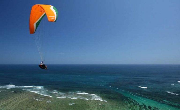 10 Lokasi Paralayang Terbaik di Indonesia. Hanya untuk Kamu yang Bernyali Besar!
