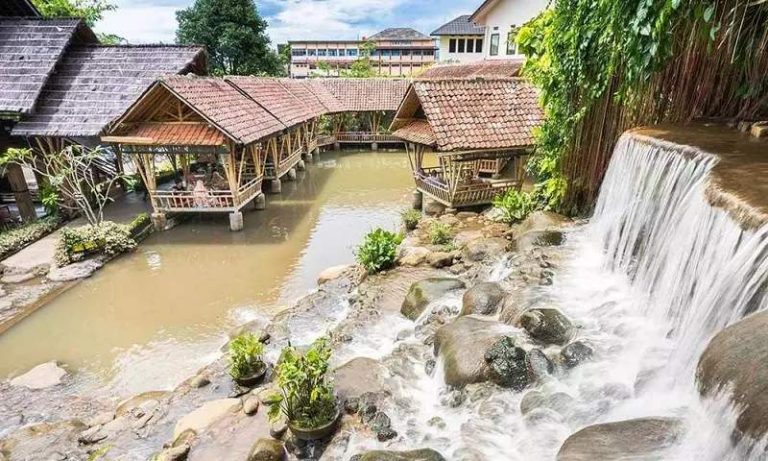 10 Rekomendasi Tempat Makan di Bogor dengan Pemandangan Terbaik
