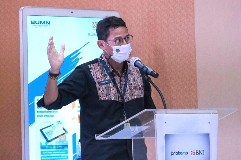 Sandiaga Uno Minta Kartu Prakerja Diprioritaskan untuk Sektor Pariwisata