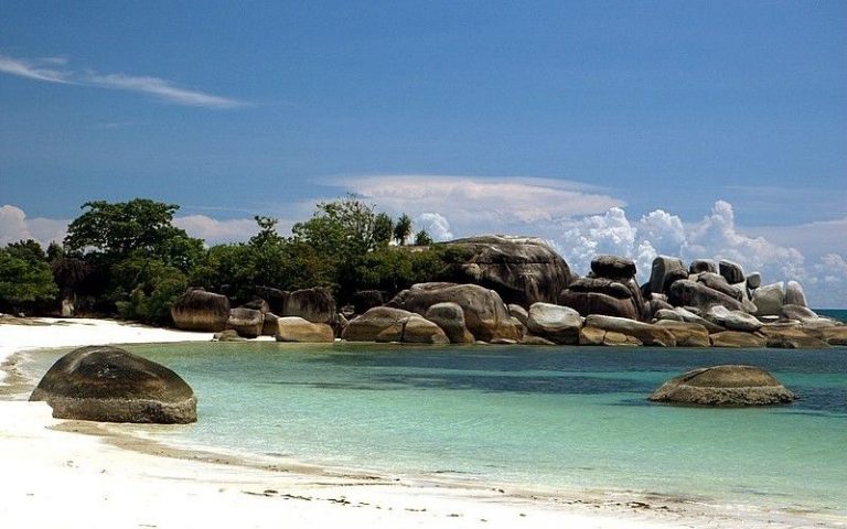 Jarang Orang Tahu, 9 Tempat Wisata di Bangka Belitung Ini Bikin Kamu Betah Liburan!