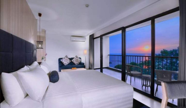 9 Rekomendasi Hotel di Makassar Dekat Pantai. Viewnya Ampun!