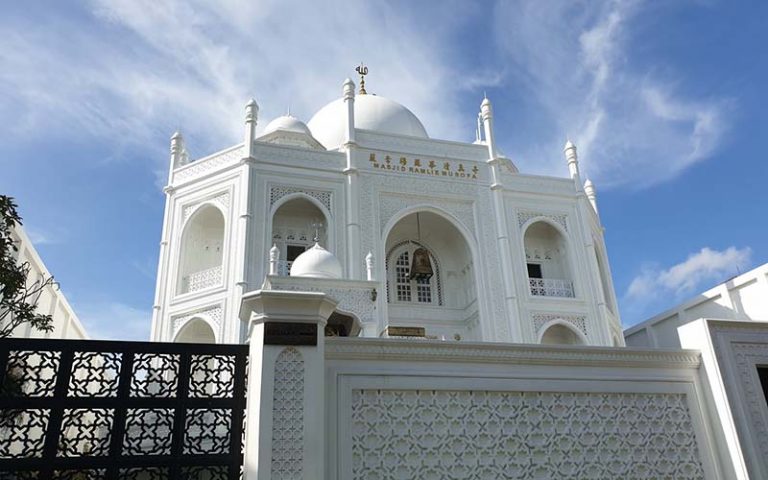 9 Masjid Tercantik di Indonesia. Yuk, Ibadah Sambil Wisata Religi!