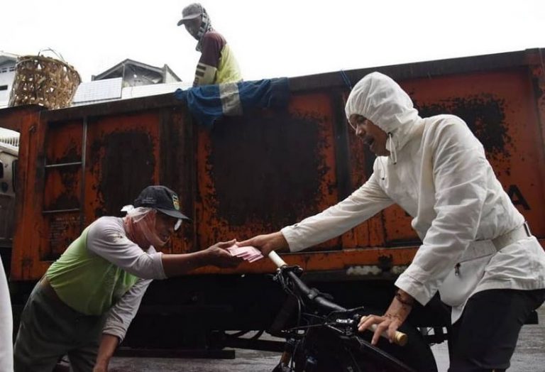 Wow, Subscriber Mantan Bupati Ini Tembus Â 1 Juta