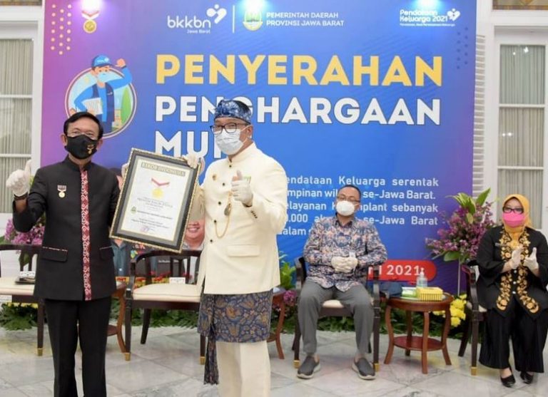 Melalui “KB” Serentak, Jabar Raih Penghargaan MURI