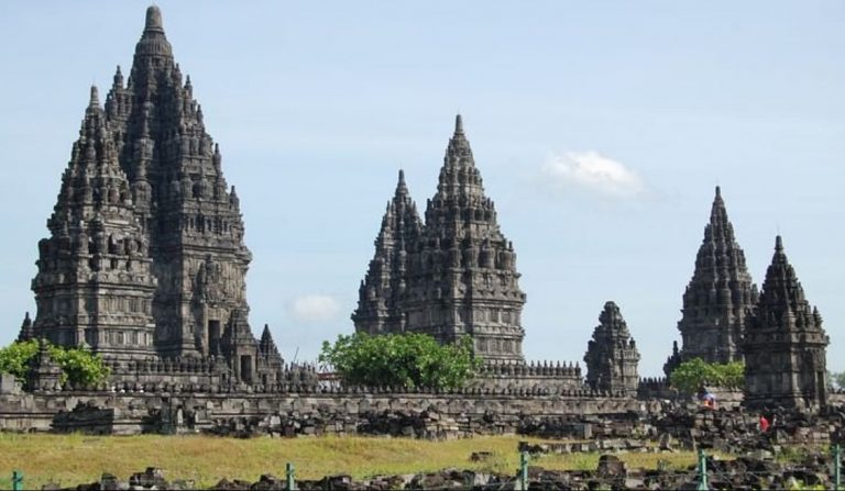 Berada di Zona Kuning, Candi Prambanan tetap Beroperasi