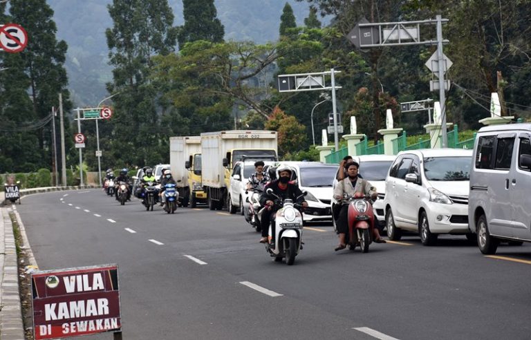 Ekor Arus Balik Libur Paskah di Puncak Bogor Macet Parah, Objek Wisata Penuh