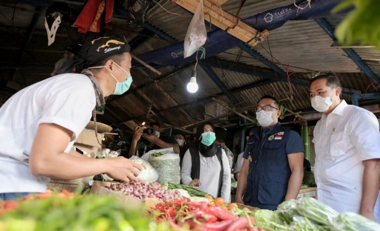 Gubernur Jabar Sidak ke Pasar Kosambi, Harga Ayam Naik Jadi Rp 41.200 per Kg