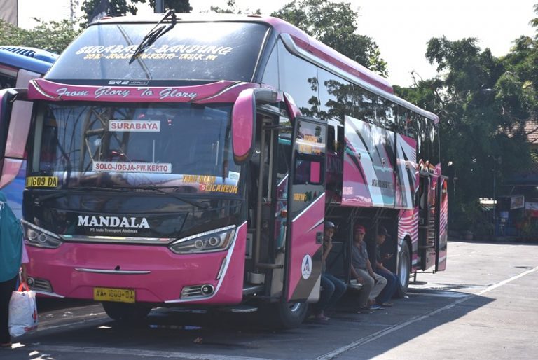Terminal Ditutup, Jalan-jalan di Bandung Disekat Antisipasi Pemudik