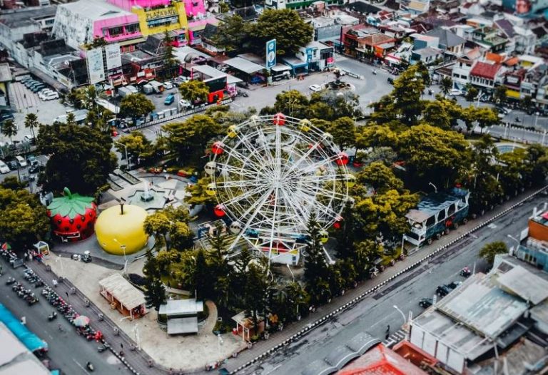 Wisatawan ke Alun-Alun Kota Batu Naik Pada H+2 Lebaran
