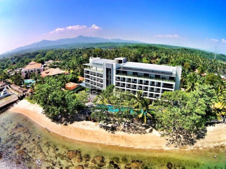 8 Hotel Dekat Pantai Anyer, Serasa Milik Pribadi!