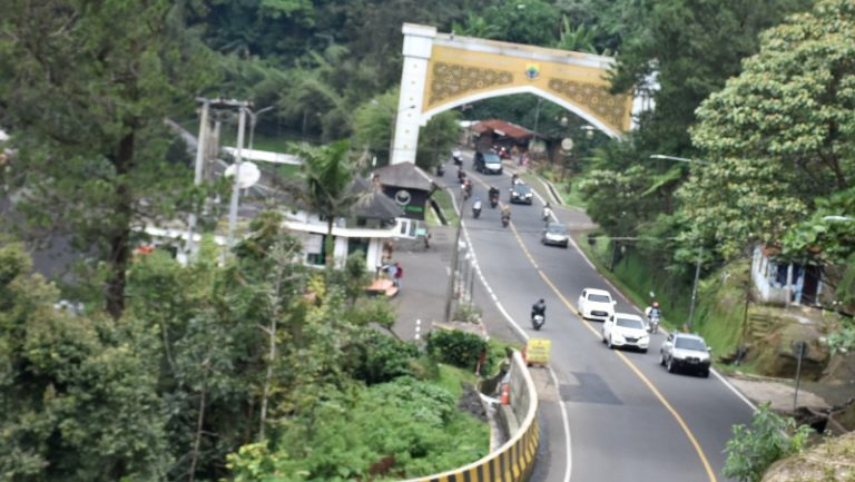 Hari Pertama Lebaran, Jalur Puncak Masing Lenggang