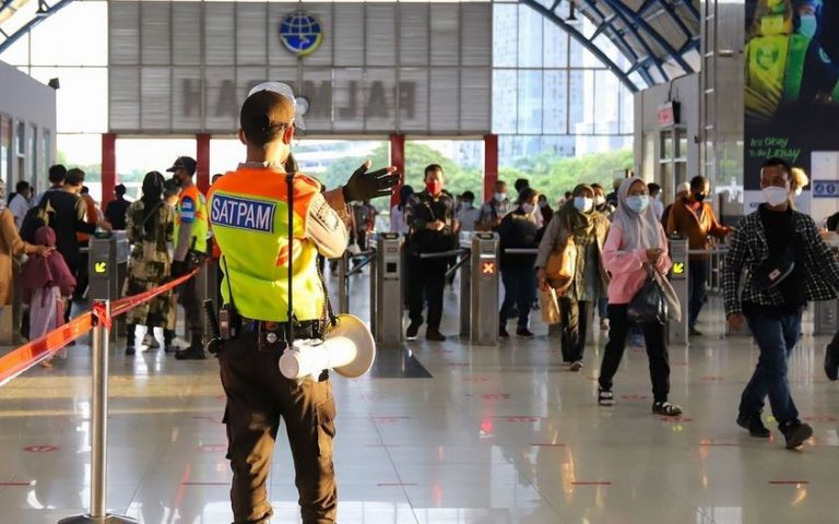 Tren Penumpang KRL Pasca Lebaran Tumbuh Positif