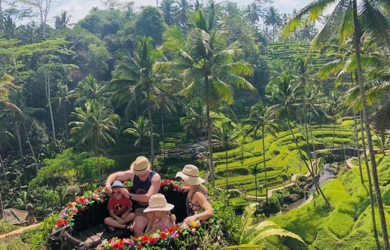 Menparekraf Apresiasi Agrowisata Alas Harum Tak PHK Karyawan