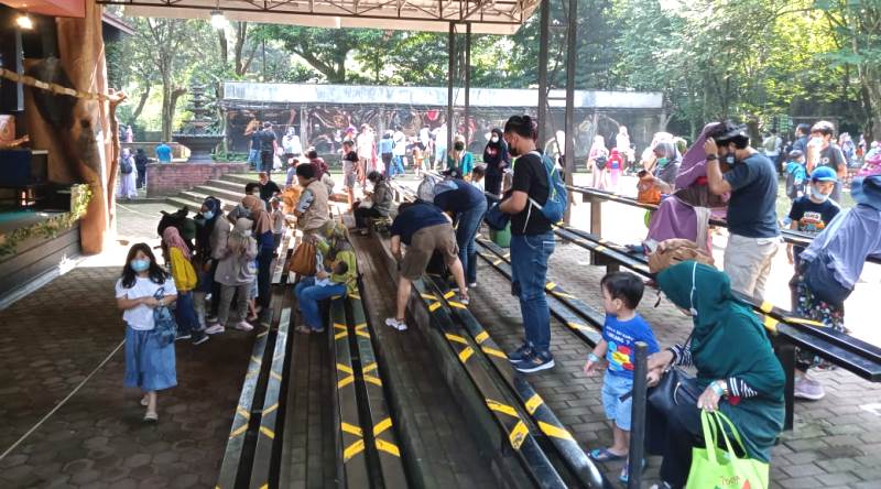 Kebun Binatang Bandung Mulai Diserbu Pengunjung, Ingat Prokes Ya