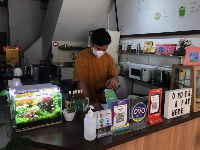 Homing Brew Bandung, Ngopi Sambil Menikmati Aquascape