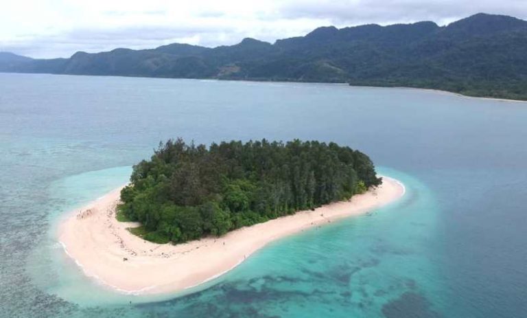 Pulau Um, Wisata Lain yang Tak Kalah Menarik dari Raja Ampat