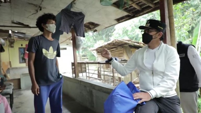 Bima Arya Ketemu Tyson Saat Blusukan di Kampung Awan
