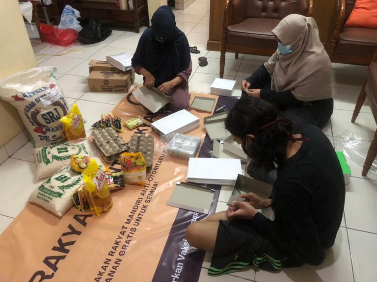 Inisiatif Warga Ciwastra Dirikan Posko Dapur Umum