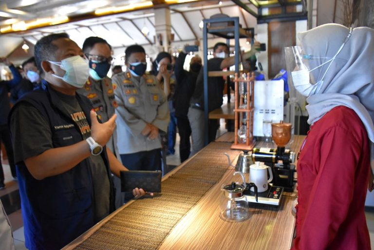 Restoran Sindangreret Jadi Salah Satu Tempat Monitoring Penerapan PPKM