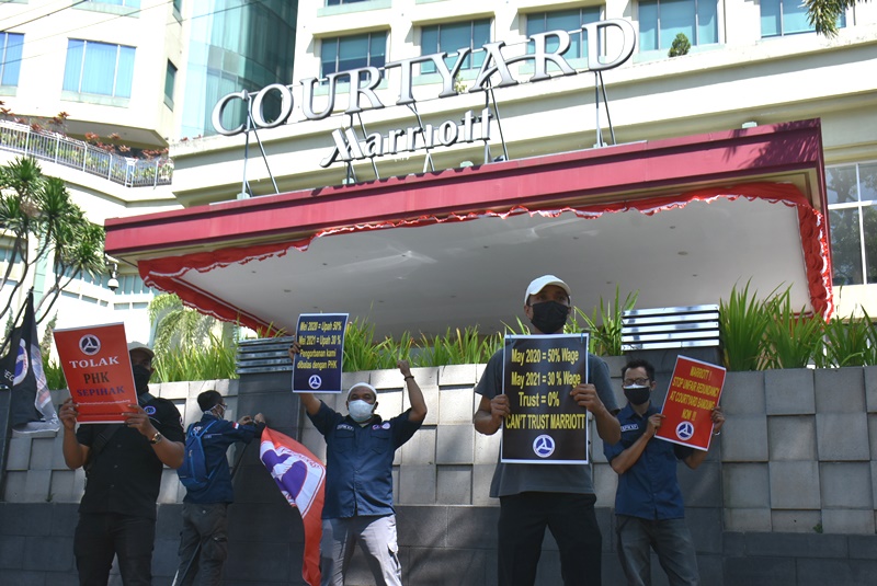 Courtyard Marriott Hotel Bandung Didemo Puluhan Anggota FSPM