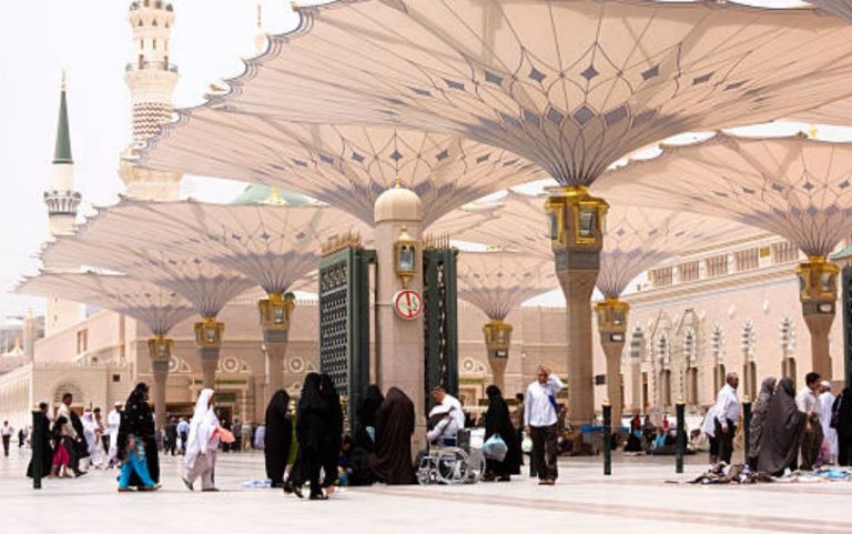 Arab Saudi Akan Membuka Kembali Akses Jemaah Umrah Yang Divaksinasi
