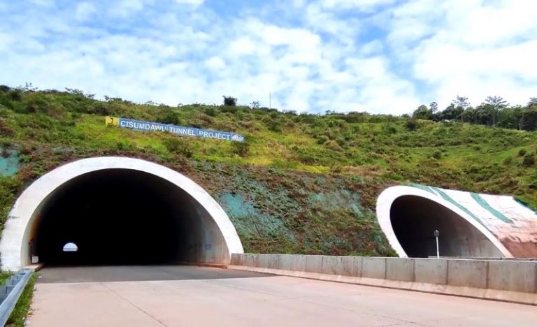 Tol Cisumdawu, Kereta Cepat dan Mobil Listrik Jabar Selesai 2021